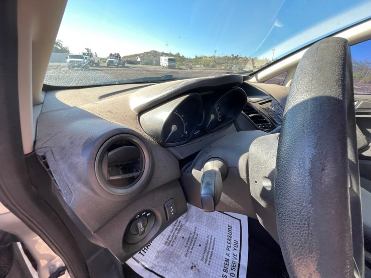 #2761-•-2016-ford-fiesta-passenger-car-(title-in-delay)-image-37