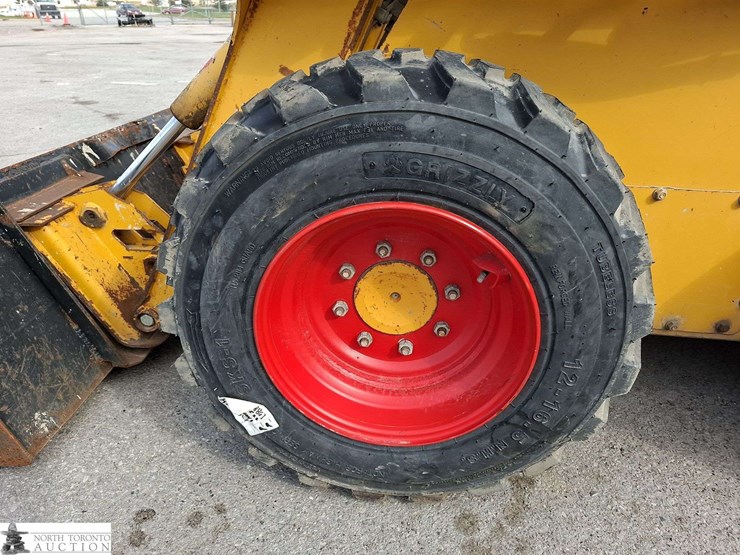 2008-john-deere-325-image-13