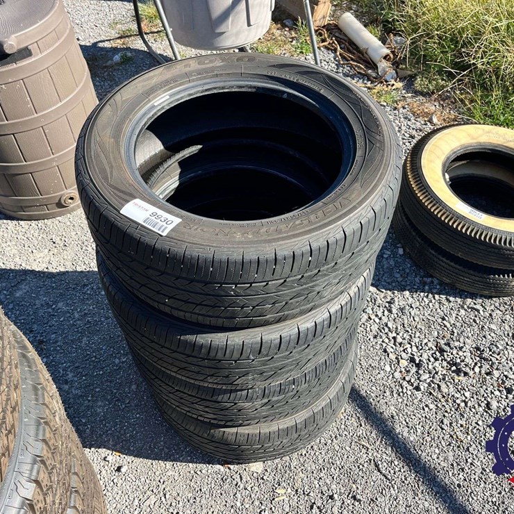 TOYO VERSADO NOIR 235/55R17 Tires