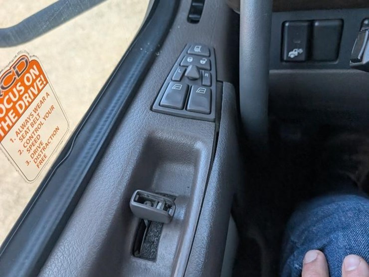 2018-volvo-10-image-25