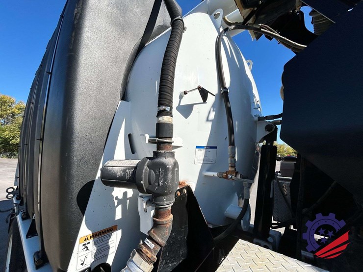 2019-freightliner-114sd-image-111