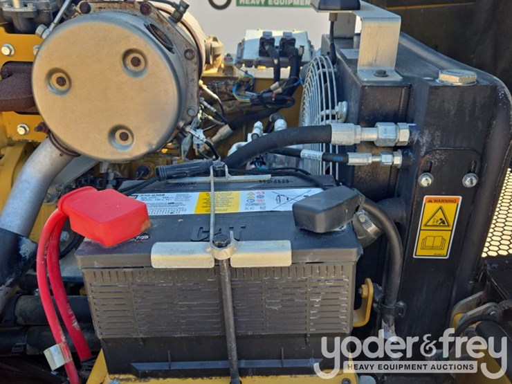 2021-caterpillar-cb34b-image-33