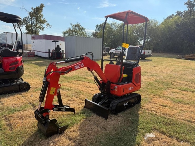 2026-me15-gas-mini-excavator-image-2