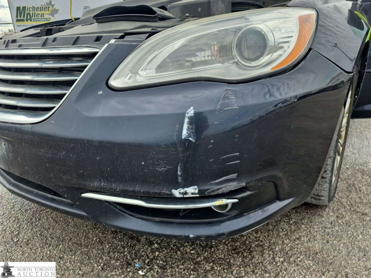 2012-chrysler-200-image-22