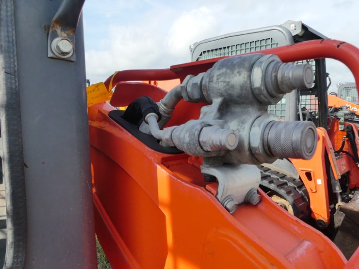 kubota-ssv65-image-11
