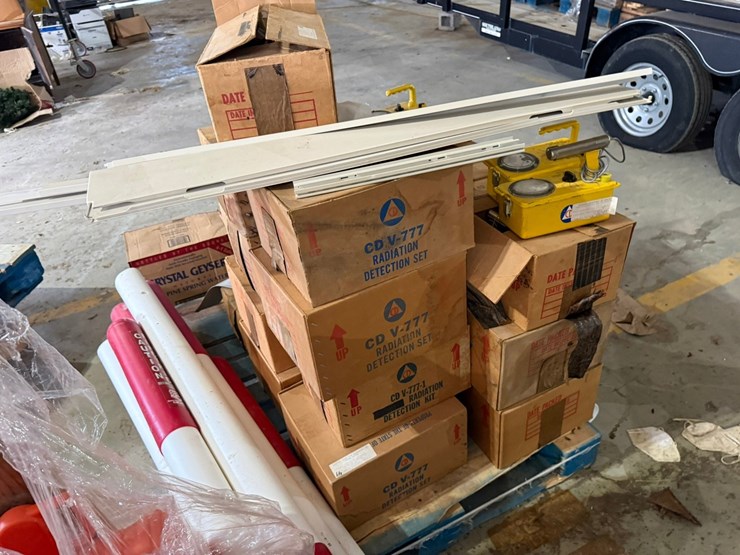 #42071-•-lot-of-(~30)-boxes-of-radiation-detection-sets-image-3