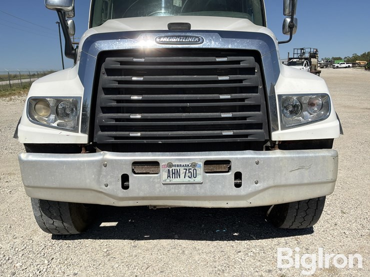 2015-freightliner-114sd-image-13
