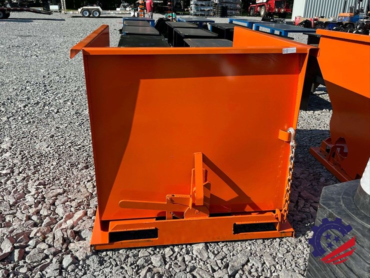 2.0-cy.-self-dumping-hopper-with-fork-pockets-image-3