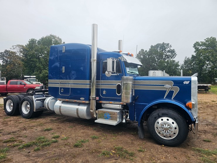 2001-peterbilt-379-image-23