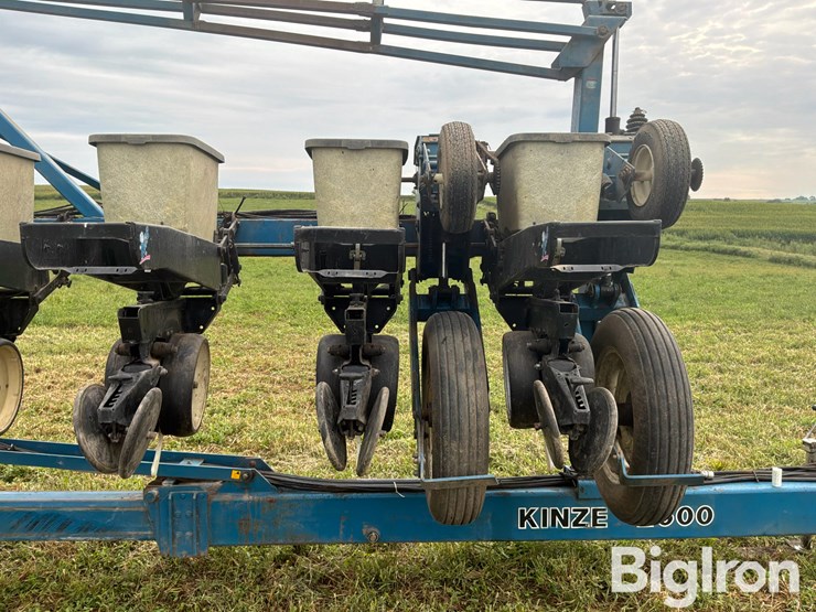 1998-kinze-2600-image-19
