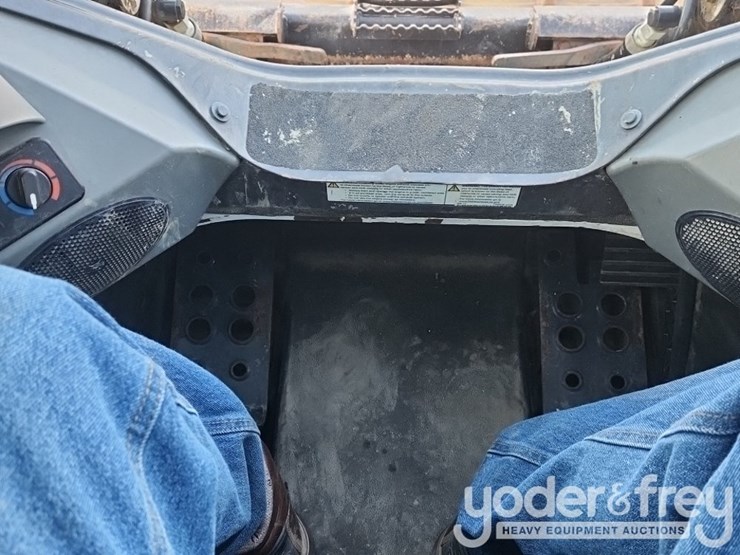 2021-bobcat-t870-image-32