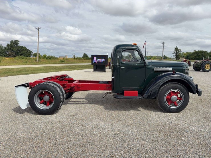 exceptional-international-kb-7-truck-with-fifth-wheel-hitch-image-6