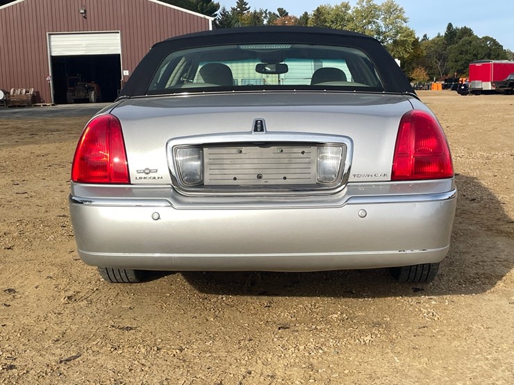 #201-•-2005-lincoln-town-car-(has-wi-title)-image-6