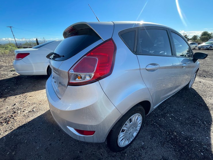 #2761-•-2016-ford-fiesta-passenger-car-(title-in-delay)-image-15