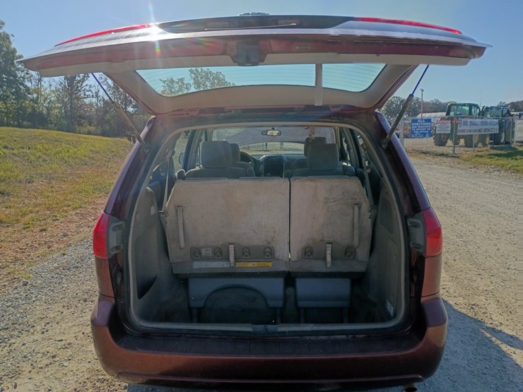 2006-toyota-sienna-image-55