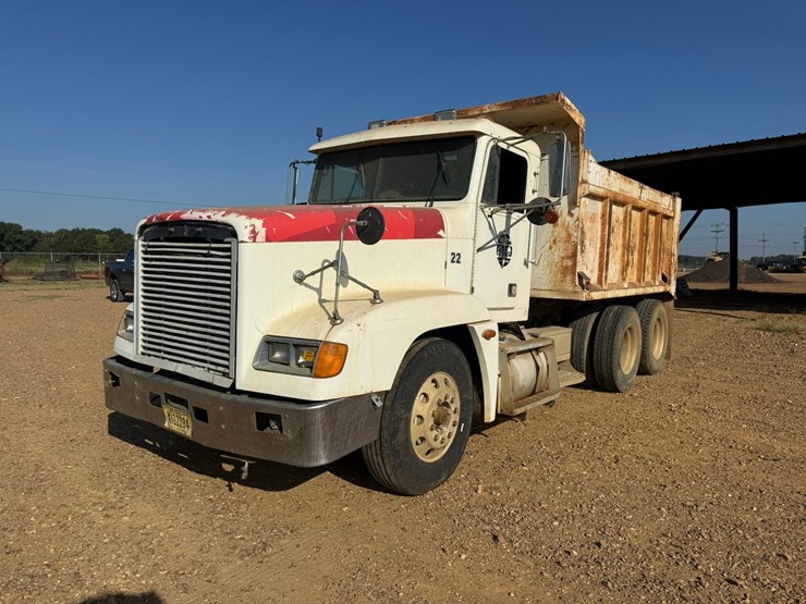 2003-freightliner-fld120-image-152