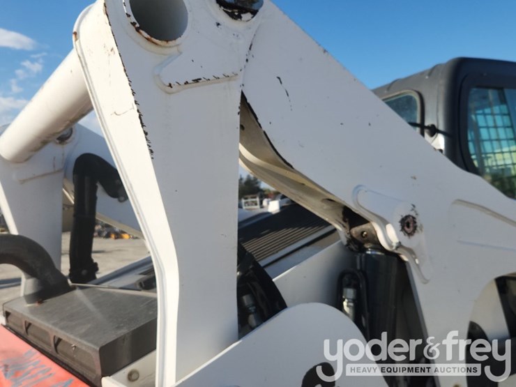 2021-bobcat-t870-image-18