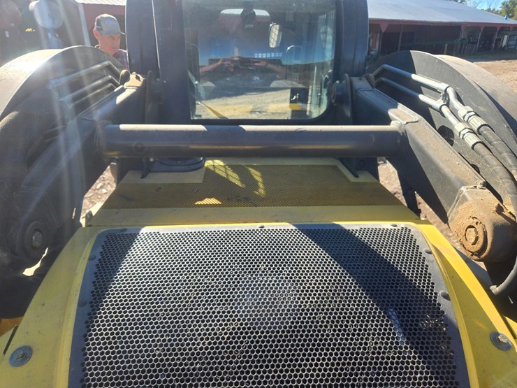 new-holland-l228-image-77