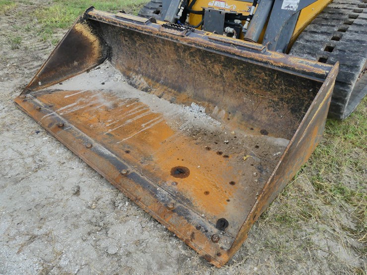 2024-deere-317g-image-10