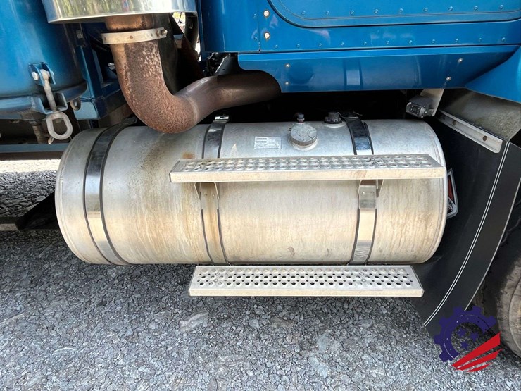 2011-international-paystar-tri-axle-hydrovac-truck-image-41