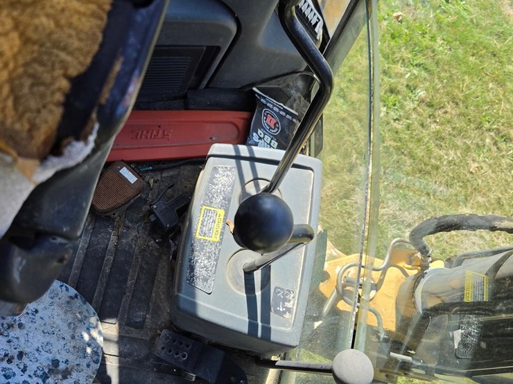 2010-deere-310j-image-34