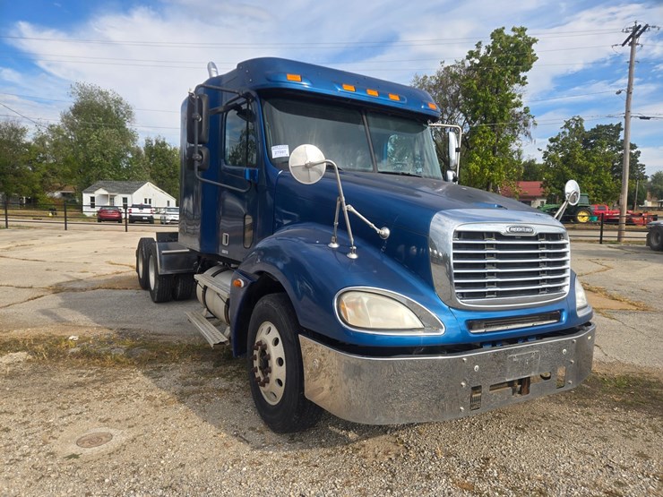2006-freightliner-columbia-120-image-21