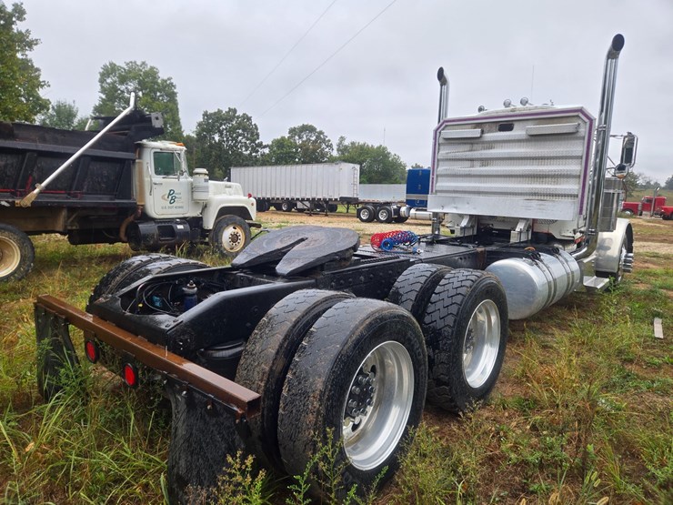 2000-peterbilt-379-image-10