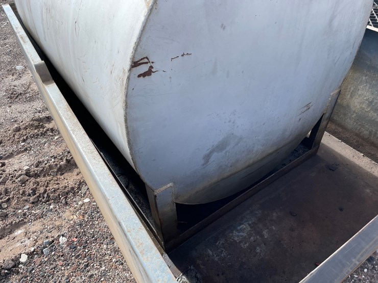 #4664-•-oil-tank-in-containment-bin-image-14