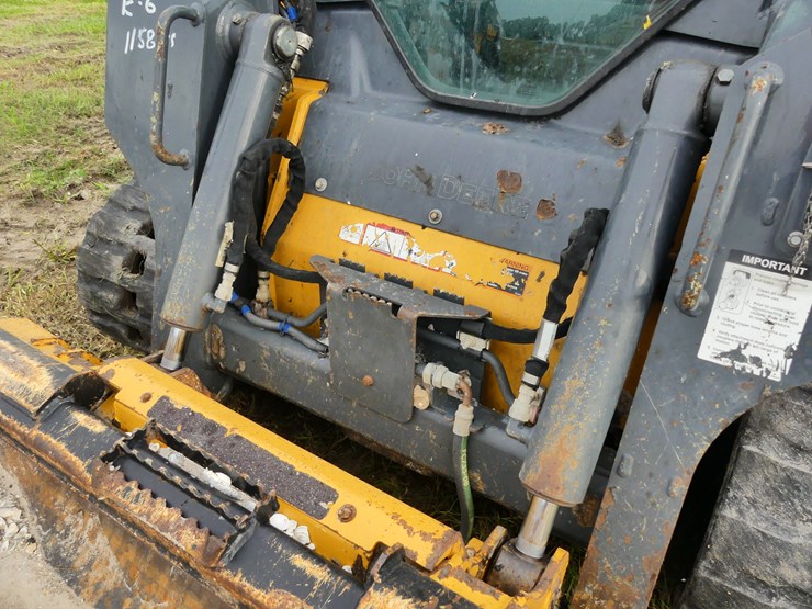2024-deere-317g-image-11
