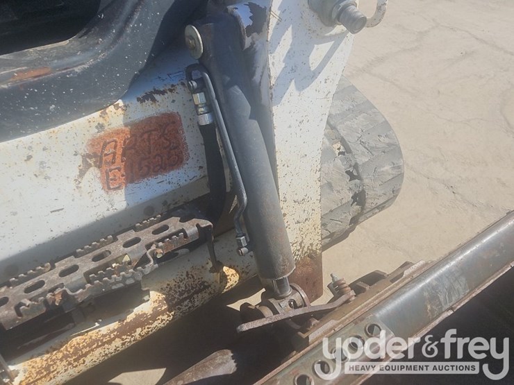2016-bobcat-t740-image-23