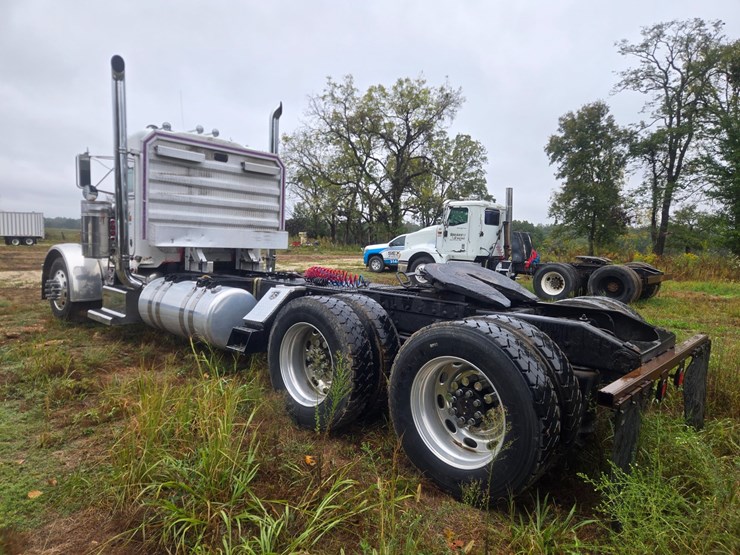 2000-peterbilt-379-image-7