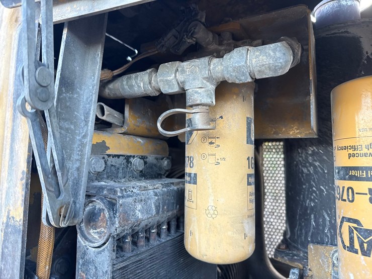 2005-caterpillar-d6n-lgp-image-40