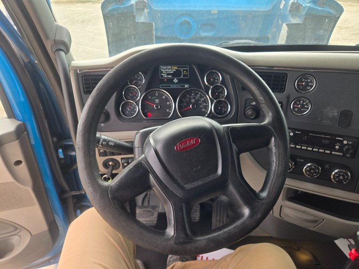 2020-peterbilt-579-image-54