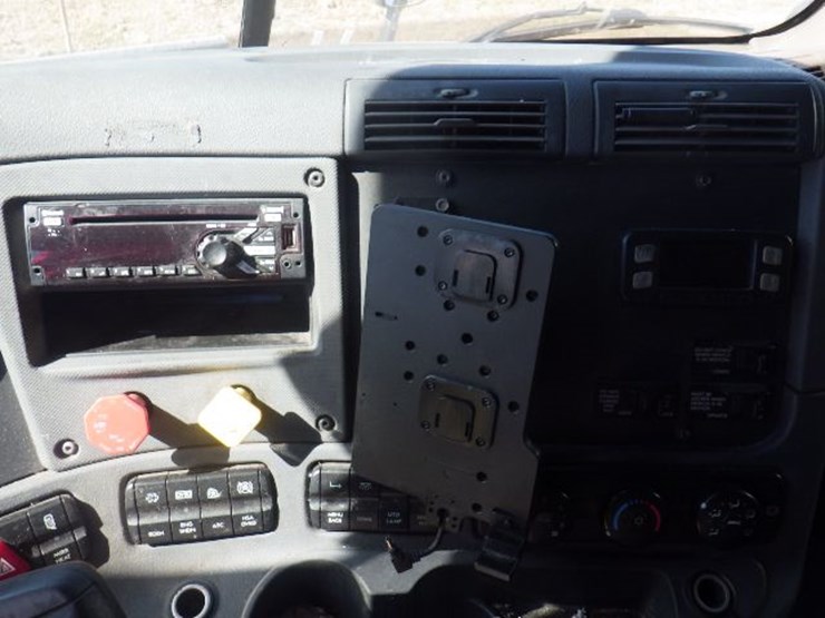 2020-freightliner-cascadia-125-image-19