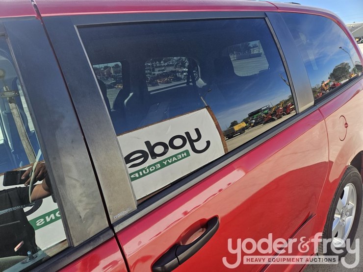 dodge-grand-caravan-image-17