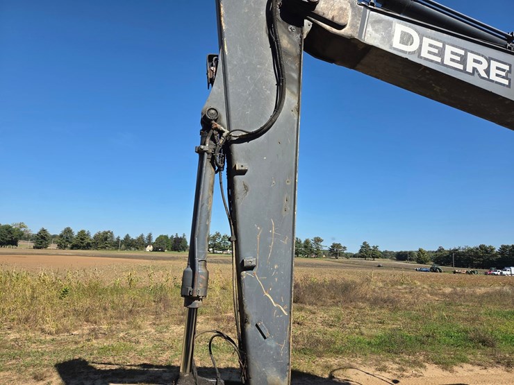 2011-deere-135d-image-11