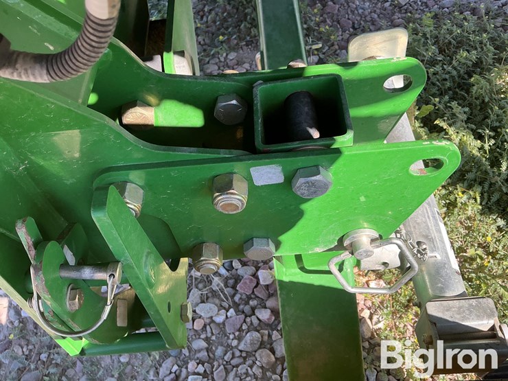 2021-john-deere-530d-image-10