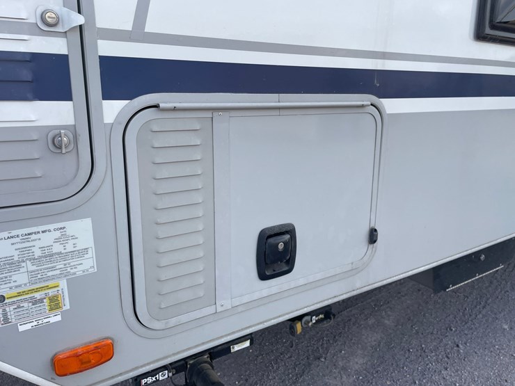 #2824-•-2022-lance-travel-trailer,-(has-new-mexico-title)-image-129