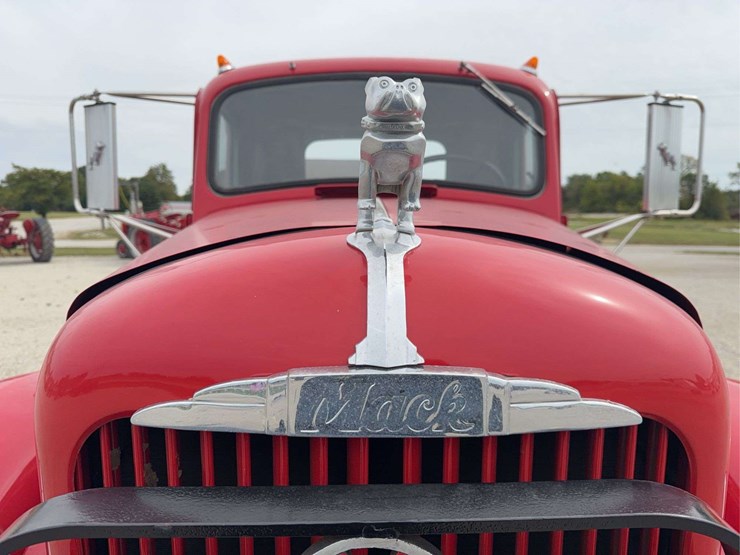 1951-mack-a30-image-15