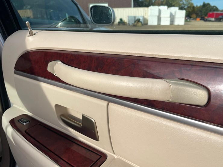 #201-•-2005-lincoln-town-car-(has-wi-title)-image-84