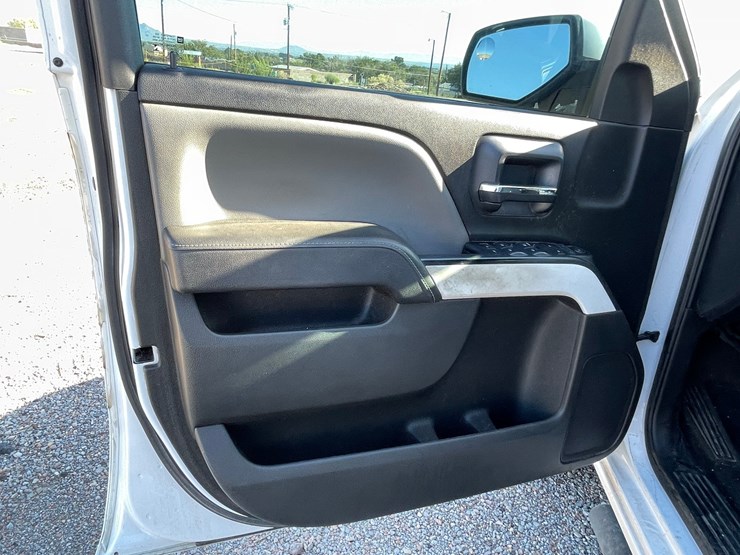#2754-•-2015-chevrolet-silverado-(title-in-delay)-image-28