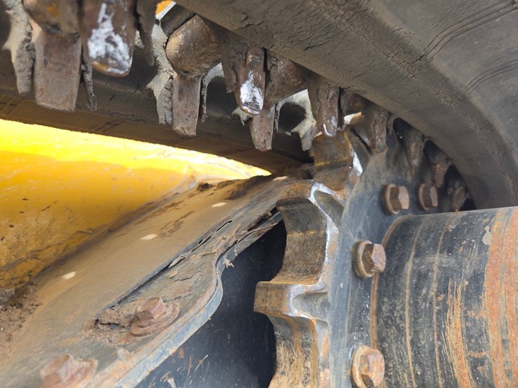 2020-deere-331g-image-57