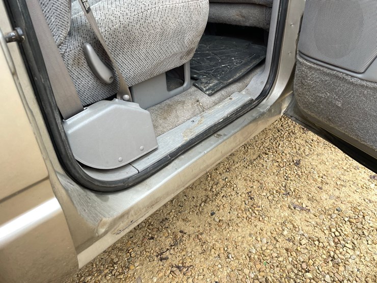 2000-chevrolet-silverado-3500-image-57