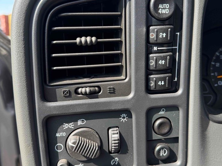 2006-chevrolet silverado-pick-up-image-23