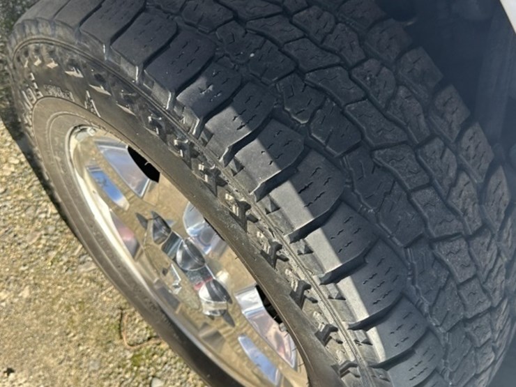 2012-chevrolet-silverado-3500-image-10