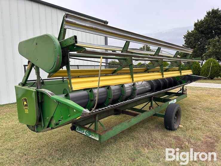 1981-john-deere-220-image-3