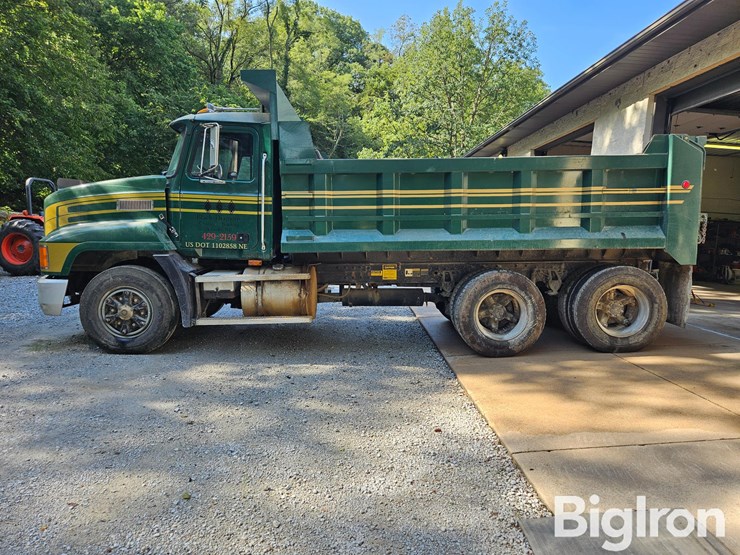 1996-mack-ch613-image-8