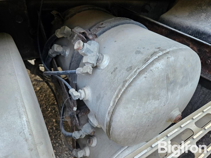 1996-mack-ch613-image-10