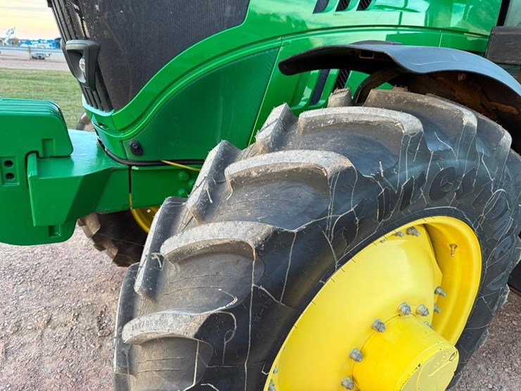john-deere-6215r-image-13