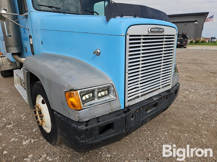 2000-freightliner-fld120-image-12